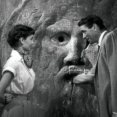 Peck pranks Audrey Hepburn in Roman Holiday (1953)